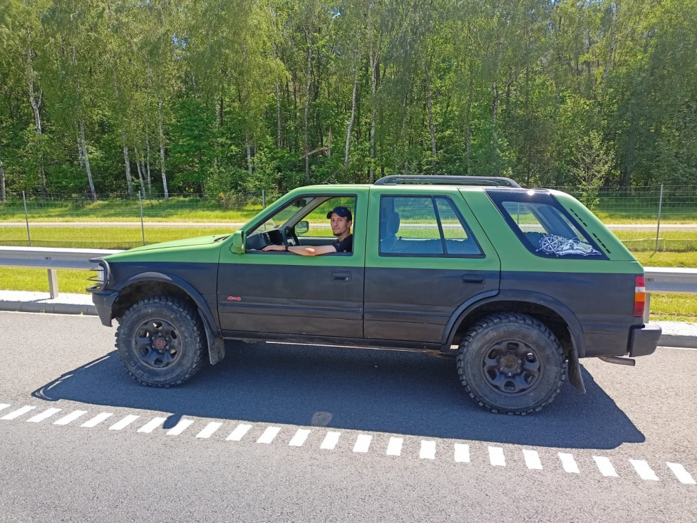 Marek Drogosz prowadzi auta w kierunku Ukrainy